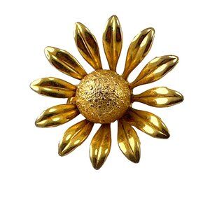 Vintage Gold-Tone Daisy Flower Brooch Pin Jewelry Accessory